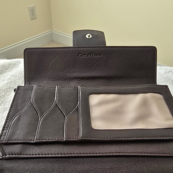 Cole Haan Leather Shoulder Bag with Wallet - Picture 15 of 16